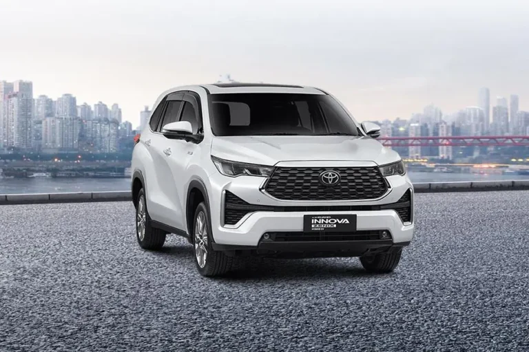 toyota innova zenix front medium view 715127